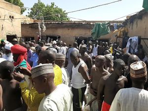 100 Sandera di Nigeria Dibebaskan Tanpa Syarat 100 Sandera di Nigeria Dibebaskan Tanpa Syarat