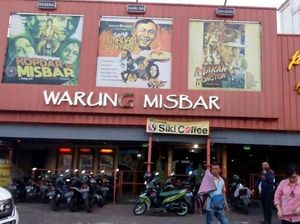 Tempat Jajan Unik di Bandung: Warung Misbar