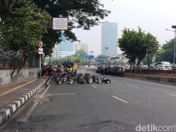 Lalin Ditutup, Polisi Berjaga di Depan DPR Antisipasi Demo