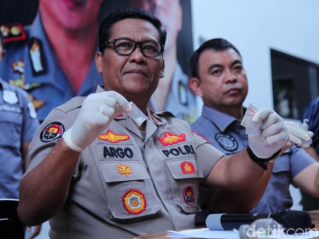 Kronologi Lengkap Kasus Narkotika Sutradara Amir Mirza Kronologi Lengkap Kasus Narkotika Sutradara Amir Mirza