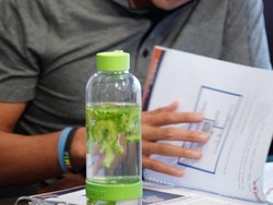 Minuman Sehat Sandiaga Uno, Air Pare hingga Jamu Brotowali