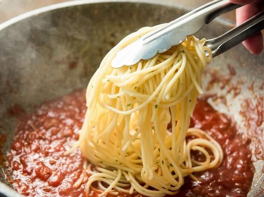 Masak Apa Hari Ini : Sup Tomat Jagung dan Pasta Bolognese