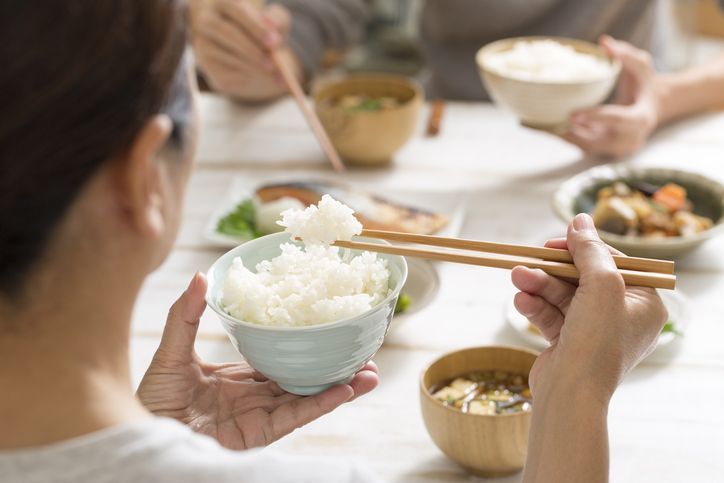 Makan nasi putih