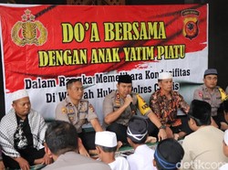 Jelang Pelantikan Presiden, Polisi Ciamis dan Anak Yatim Piatu Doa Bersama