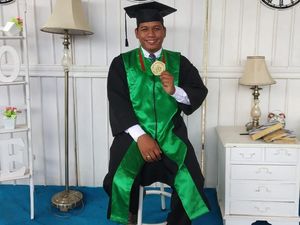 Driver Ojol yang Lulus S2 Cumlaude Lanjut Teruskan Kuliah S3 Driver Ojol yang Lulus S2 Cumlaude Lanjut Teruskan Kuliah S3