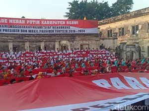 Warga Ngawi Dukung Pelantikan Jokowi dengan Gelar Parade Merah Putih