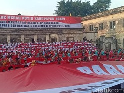 Warga Ngawi Dukung Pelantikan Jokowi dengan Gelar Parade Merah Putih