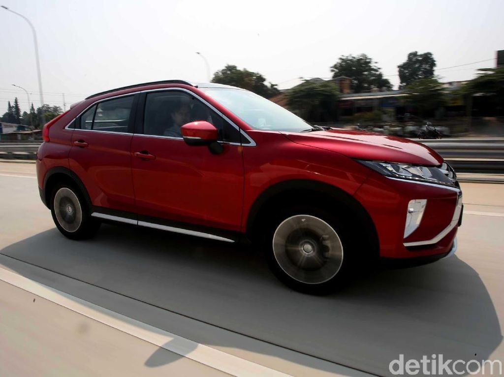 Menjajal SUV Berwajah Xpander yang Jadi Mobil Terbaik Jepang Menjajal SUV Berwajah Xpander yang Jadi Mobil Terbaik Jepang