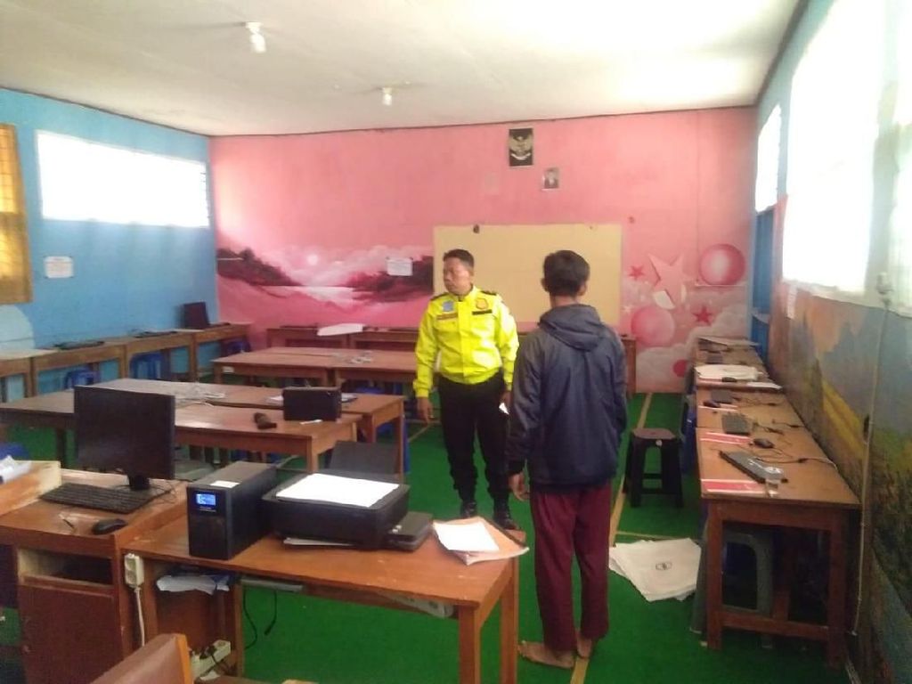 21 Komputer Milik SMPN 1 Banjarwangi Garut Raib Digondol Maling 21 Komputer Milik SMPN 1 Banjarwangi Garut Raib Digondol Maling
