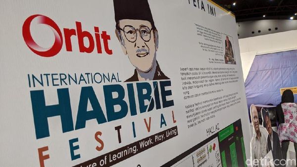 Serunya Jajal Pesawat R80 dan Selfie Bareng BJ Habibie