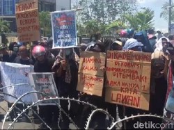 Kasus Tewas 2 Mahasiswa Belum Terungkap, Massa Geruduk Mapolda Sultra