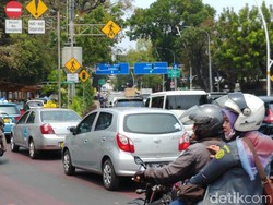 Lalin Sekitar Istana Ditutup Jelang Demo, Jl Medan Merdeka Timur Arah Juanda Macet