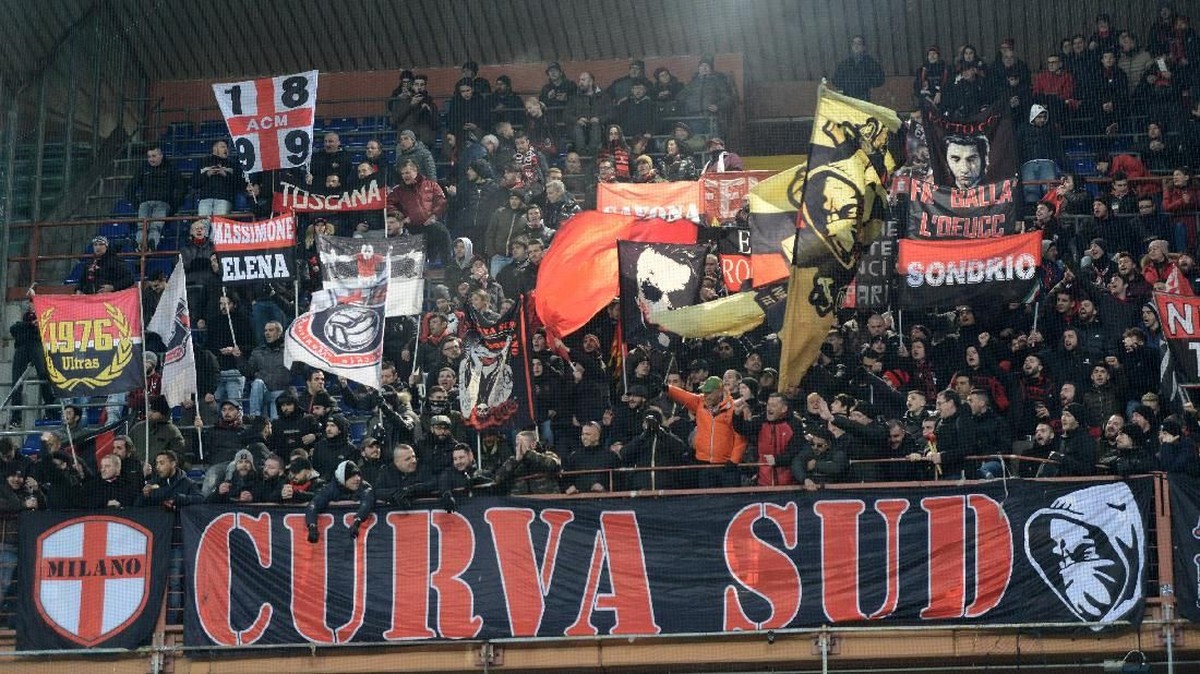 AC Milan bukukan rekor kerugian sebesar lebih dari Rp 2 triliun di 2018/19. (Foto: Paolo Rattini / Getty Images)
