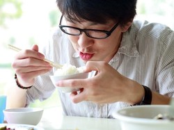 3 Trik Makan Nasi Putih Agar Tak Bikin Gendut dan Berat Badan Naik