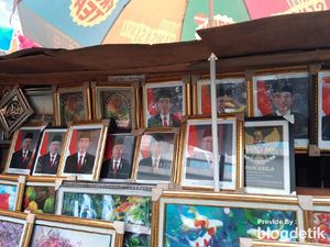 Cerita Pedagang Foto KW 1 Jokowi-Maruf Raup Untung di Pasar Baru