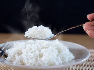 Cara Panaskan Nasi dengan Es Batu, Hasilnya Bikin Nasi Pulen Cara Panaskan Nasi dengan Es Batu, Hasilnya Bikin Nasi Pulen