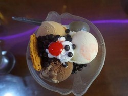 Icip-icip Es Krim Lezat Nan Legendaris di Solo