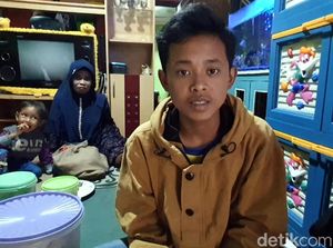 Kisah Hari, Urus 3 Adik Usai Ayah-Ibu Tewas Dipatuk Ular