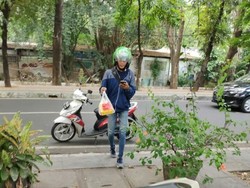 Kocak, Driver Ojol Pesan Makanan Pakai Jasa Ojol Lainnya
