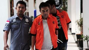 Sutradara Amir Mirza Gumay Berbaju Tahanan Gegara Sabu
