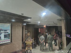 Sudah 10 Jam, KPK Masih Geledah Kantor Wali Kota Medan