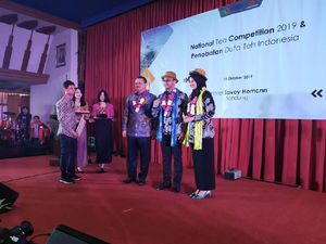 Ridwan Kamil dan Hengky Kurniawan Didapuk Jadi Duta Teh Indonesia Ridwan Kamil dan Hengky Kurniawan Didapuk Jadi Duta Teh Indonesia