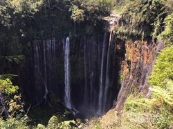 Pesona Air Terjun Tumpak Sewu yang Viral di Medsos