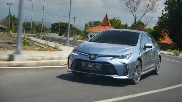 Sensasi Corolla Altis Hybrid