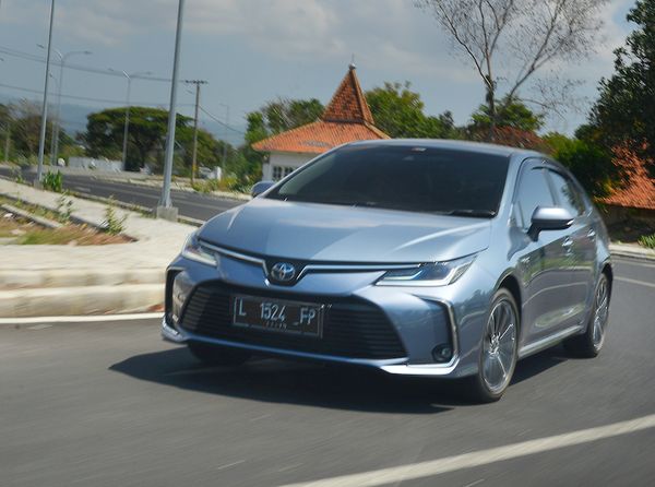 Sensasi Corolla Altis Hybrid