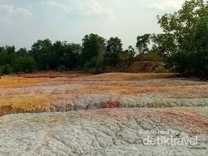 Bukan China, Ini Bukit Pelangi di Pekanbaru
