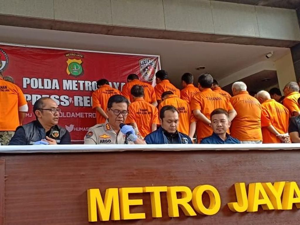 Diduga Danai Bikin Bom Molotov untuk Rusuh Aksi, Seorang Dokter Jadi Tersangka Diduga Danai Bikin Bom Molotov untuk Rusuh Aksi, Seorang Dokter Jadi Tersangka