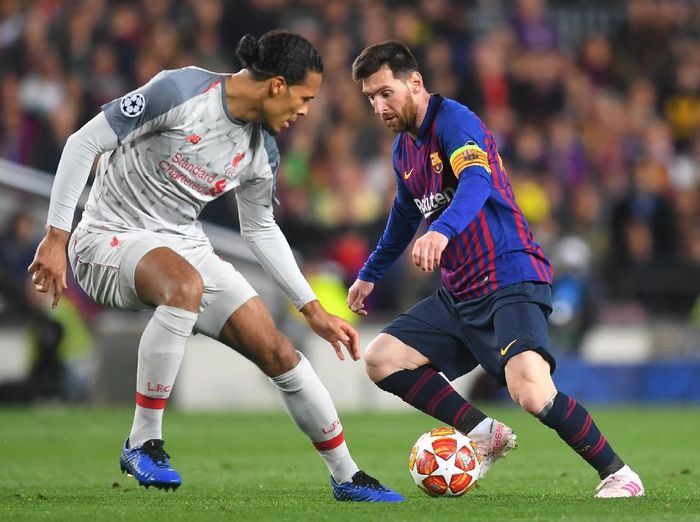 Bintang Barcelona Lionel Messi mengakui kemampuan bek Liverpool Virgil van Dijk. (Foto: Michael Regan / Getty Images)