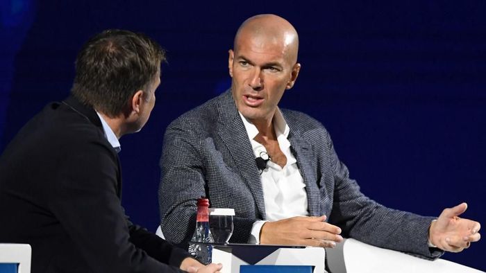 Pelatih Real Madrid Zinedine Zidane menegaskan pertemuannya dengan Paul Pogba cuma kebetulan. (Foto: Karim Sahib / AFP) Pelatih Real Madrid Zinedine Zidane menegaskan pertemuannya dengan Paul Pogba cuma kebetulan. (Foto: Karim Sahib / AFP)
