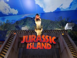 Ada Dinosaurus yang Akan Mengejarmu di Trans Studio Cibubur, Berani?