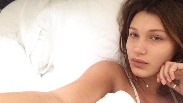 Foto: Bella Hadid Tanpa Makeup yang Disebut Punya Kecantikan Sempurna