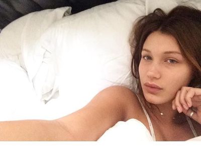 Foto: Bella Hadid Tanpa Makeup yang Disebut Punya Kecantikan Sempurna