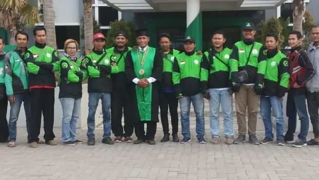 Badrut Tamam saat Wisuda S2