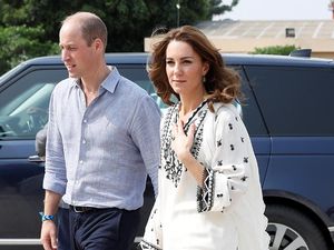 Foto: Cara Elegan Kate Middleton Hormati Gaya Perempuan Pakistan