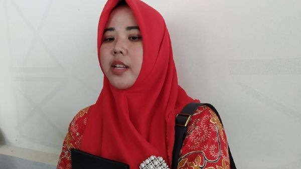 Potret Siti yang Sudah Dapat Toga-Ikut Gladi Resik Tapi Tak Boleh Ikut Wisuda