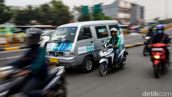 Asyik! Keliling Jakarta Naik Angkot AC