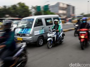 Asyik! Keliling Jakarta Naik Angkot AC