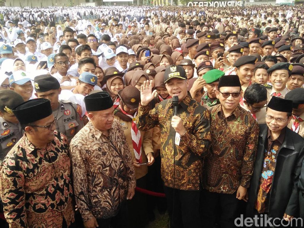 Apel Kebangsaan, Ganjar Singgung Pelajar Masuk RSJ karena Kecanduan Game Apel Kebangsaan, Ganjar Singgung Pelajar Masuk RSJ karena Kecanduan Game