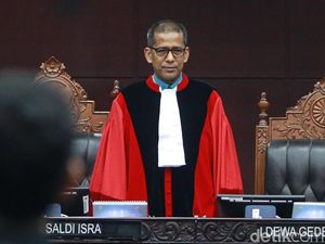 Saldi Isra Bingung Putusan MK Berubah Cepat: Jauh dari Batas Nalar Saldi Isra Bingung Putusan MK Berubah Cepat: Jauh dari Batas Nalar