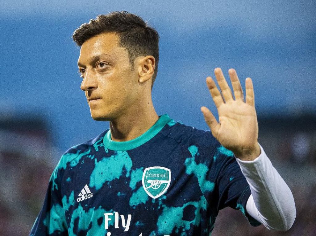 China Hilangkan Mesut Oezil di Game PES 2020 China Hilangkan Mesut Oezil di Game PES 2020