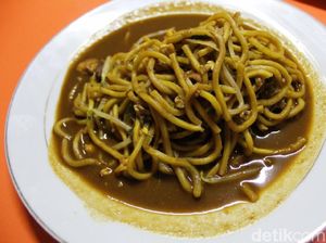 Sluurp! Mie Aceh Tumis Daging Telur yang Pedas Gurih Sluurp! Mie Aceh Tumis Daging Telur yang Pedas Gurih