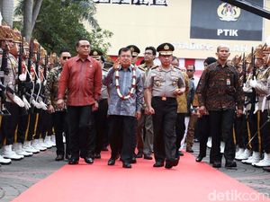 Akhiri Masa Tugas, JK Dilepas Keluarga Besar Polri
