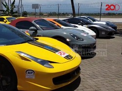 Brumm! Puluhan Supercar Mengaspal di Banyuwangi