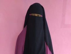 Pria Berjilbab Pencuri HP Ditangkap Polisi