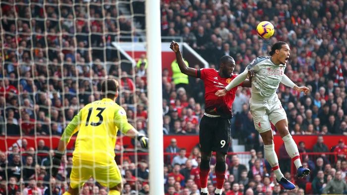 Man United vs Liverpool tak penting-penting amat untuk Van Dijk (Clive Brunskill/Getty Images) Man United vs Liverpool tak penting-penting amat untuk Van Dijk (Clive Brunskill/Getty Images)