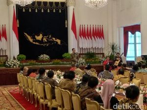 Kumpul Bareng Menteri, Jokowi Minta Maaf Suka Telepon Tengah Malam Kumpul Bareng Menteri, Jokowi Minta Maaf Suka Telepon Tengah Malam